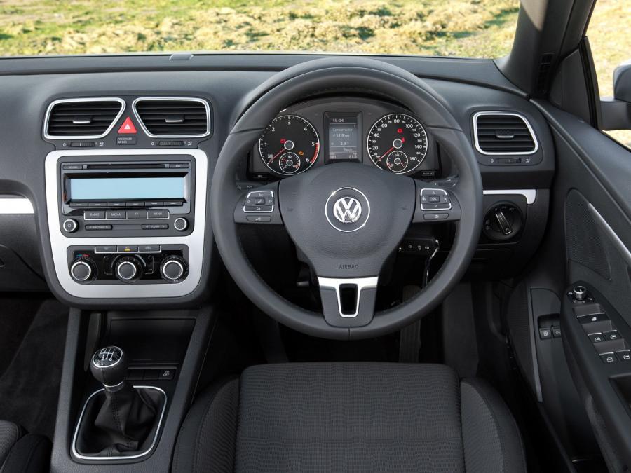  Volkswagen Eos 2.0 TDi BlueMotion 2010 года  (UK) (фото 4 из 29)